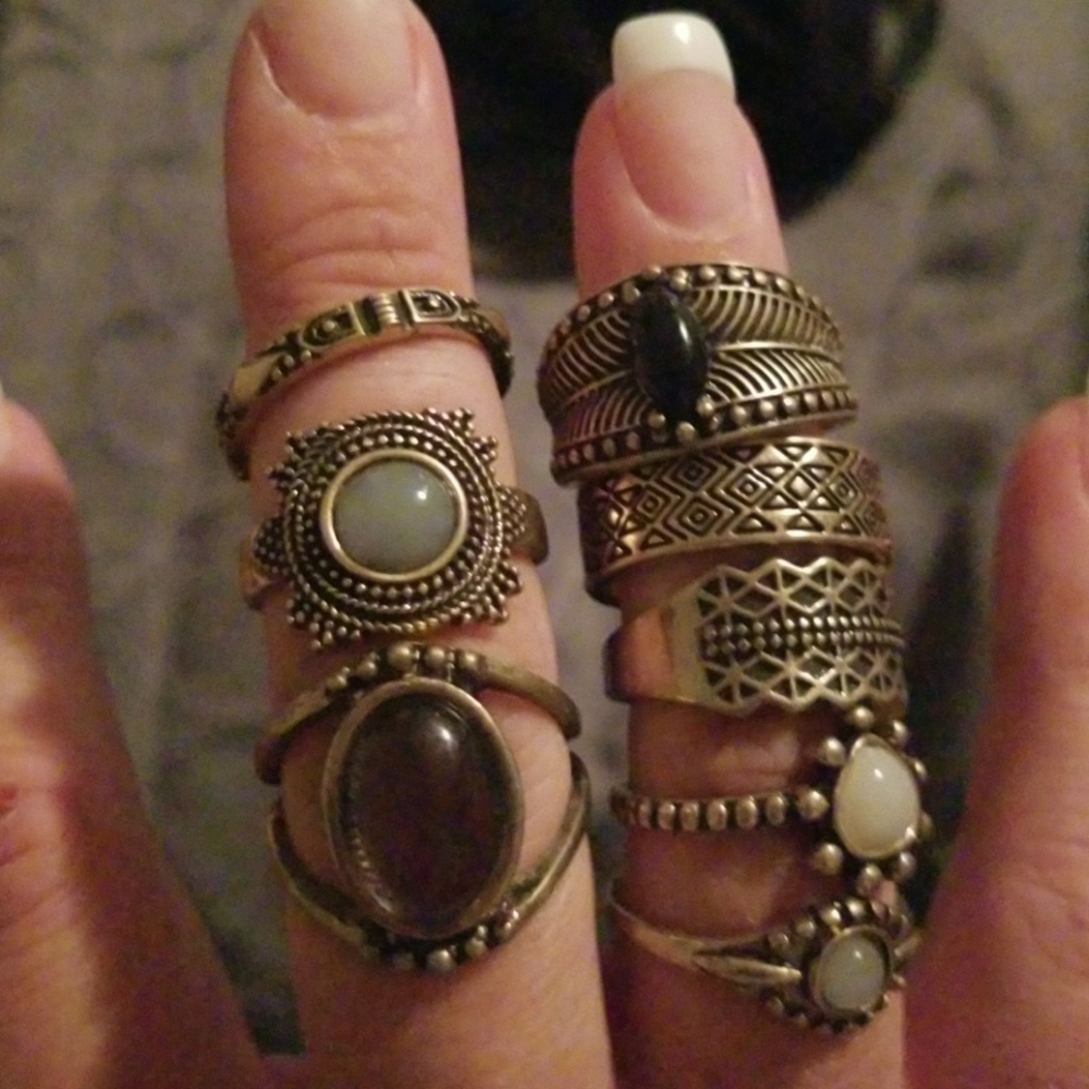 Set of 8 rings